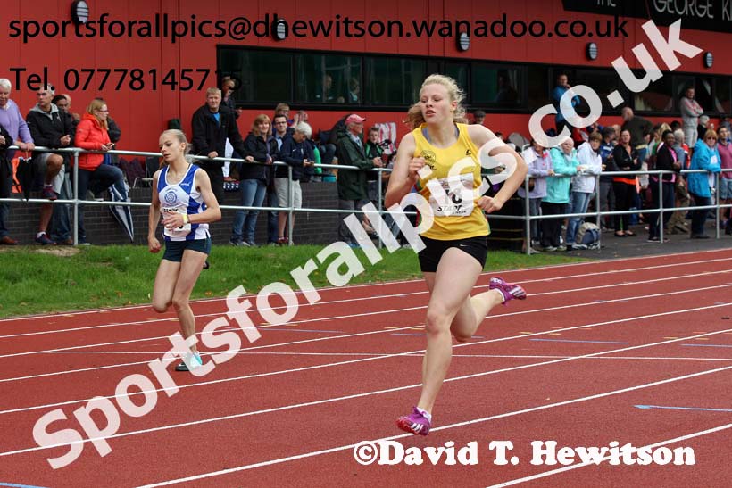 Girls 200 metres at the Northern Inter-Counties under-17s and 15s at Witton Park, Blackburn. Photo: David T. Hewitson/Sports for All Pics